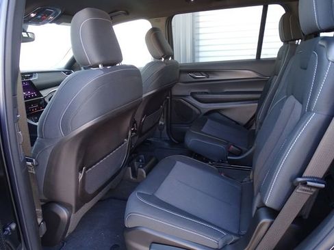 New 2024 Jeep Grand Cherokee L Laredo image 18