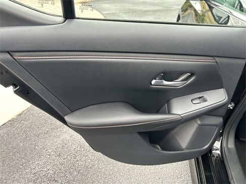 Used 2025 Nissan Sentra SR w/ SR Premium Package image 17