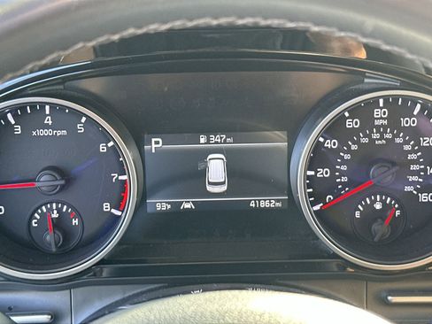Used 2024 Kia Carnival EX FWD image 10
