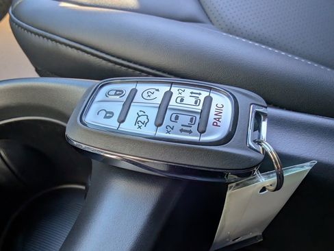 New 2026 Chrysler Pacifica Select w/ S Appearance Package image 18