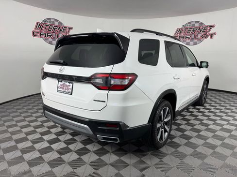 Used 2024 Honda Pilot Touring image 7