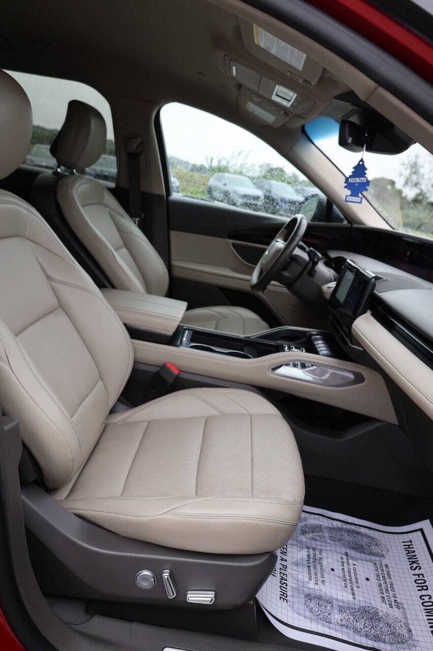 Used 2024 Lincoln Nautilus Premier AWD/4WD image 15