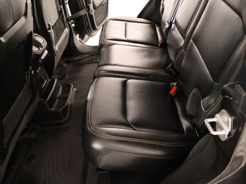 Used 2025 Jeep Wrangler Unlimited Sahara AWD/4WD image 13