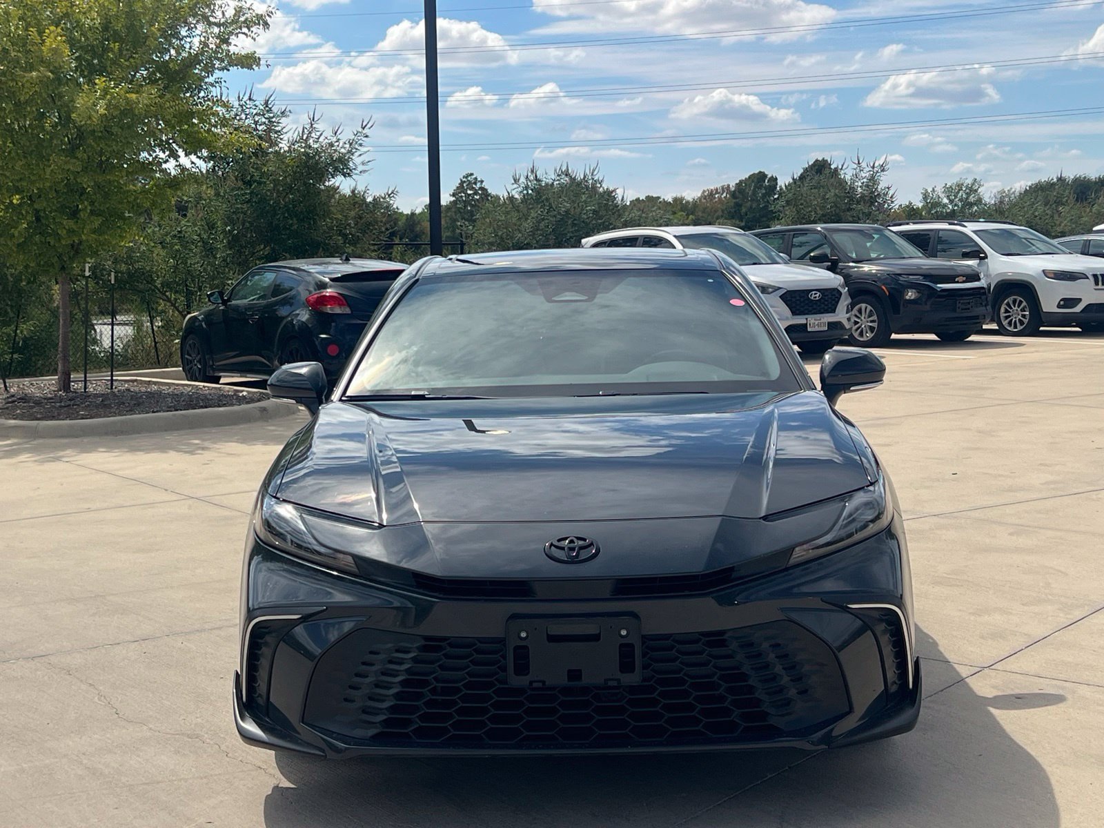 Used 2025 Toyota Camry SE w/ Convenience Package FWD image 10
