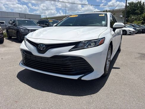 Used 2020 Toyota Camry LE FWD image 7