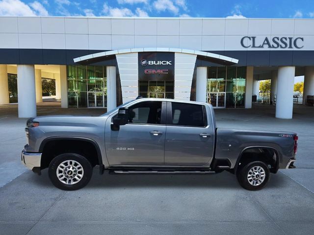 Used 2024 Chevrolet Silverado 2500 LT AWD/4WD image 4