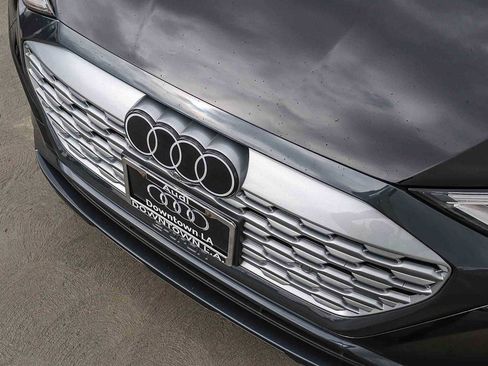 Used 2024 Audi Q8 e-tron Premium Plus image 8