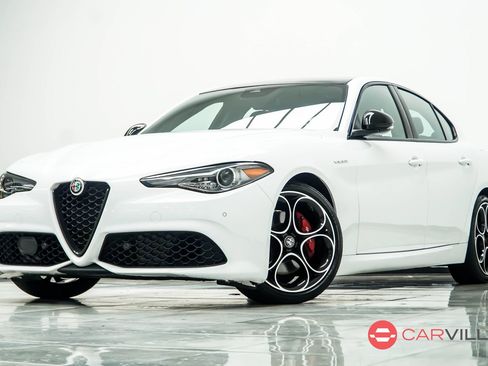 Used 2023 Alfa Romeo Giulia Veloce RWD image 1