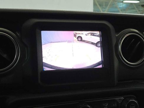 Used 2019 Jeep Wrangler Unlimited Sahara image 27