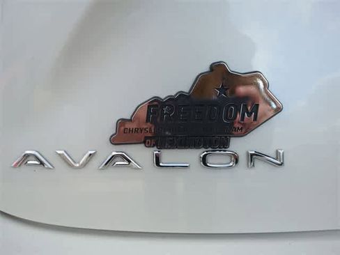 Used 2016 Toyota Avalon XLE Premium image 13