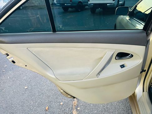 Used 2011 Toyota Camry LE w/ LE Extra-Value Pkg image 17