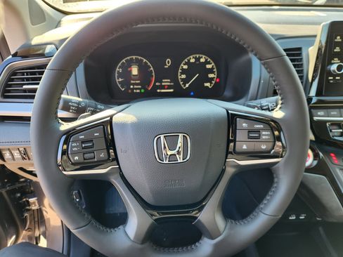 New 2026 Honda Odyssey Touring image 9