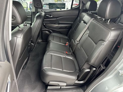Certified 2023 GMC Acadia SLT AWD/4WD image 18