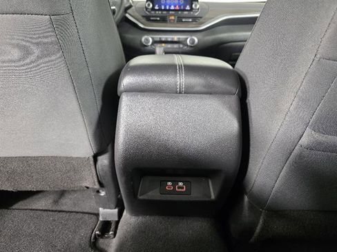 Used 2025 Nissan Altima 2.5 SV FWD image 41