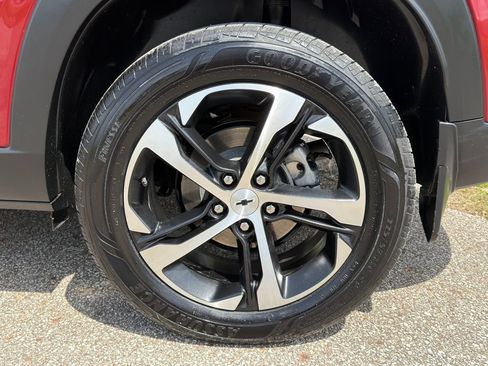 Used 2024 Chevrolet Trax RS w/ Driver Confidence Package FWD image 29