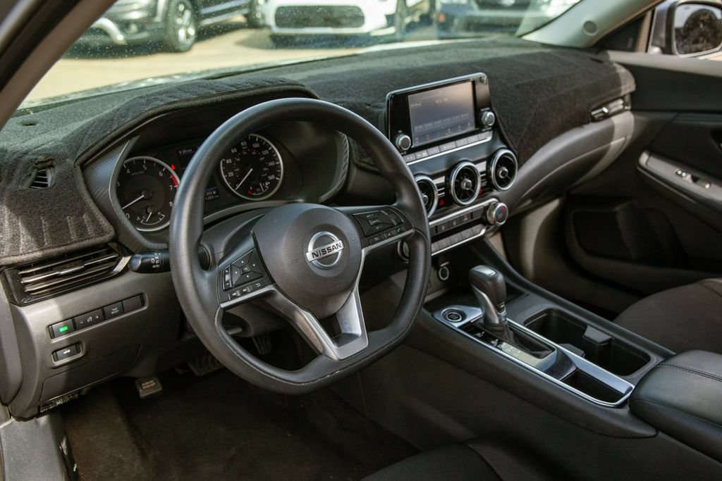 Used 2025 Nissan Sentra SV FWD image 9