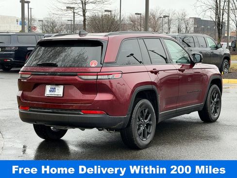 Used 2024 Jeep Grand Cherokee Altitude image 6