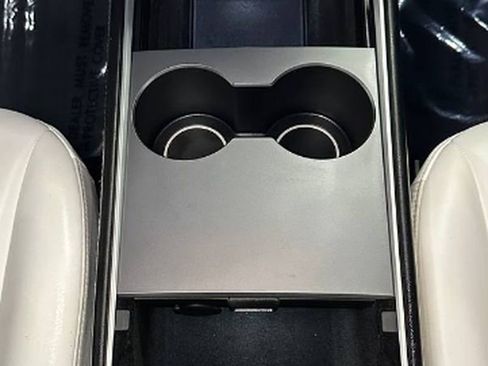 Used 2025 Tesla Model Y Performance image 37