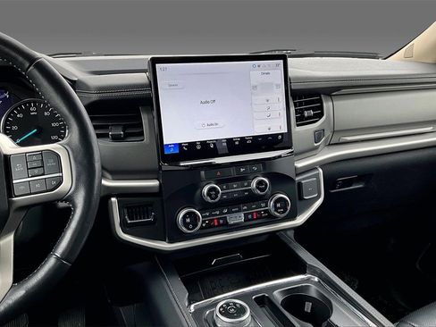Used 2023 Ford Expedition Max XLT image 3