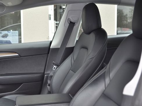 Used 2022 Tesla Model 3 Performance image 7