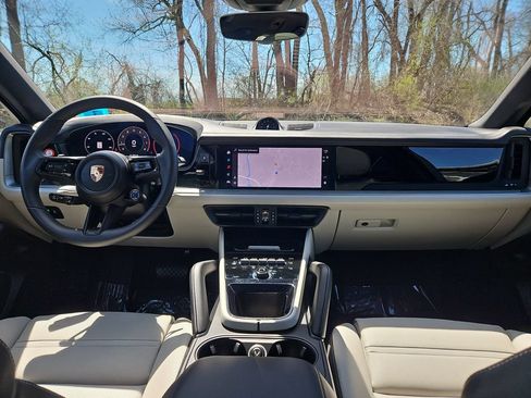 Certified 2025 Porsche Cayenne Coupe AWD/4WD image 12