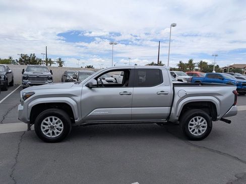 Used 2025 Toyota Tacoma SR5 image 8