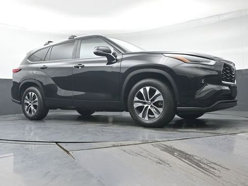 Used 2023 Toyota Highlander XLE FWD image 35