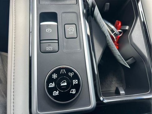 New 2025 Nissan Pathfinder SL w/ Black Appearance Package image 21