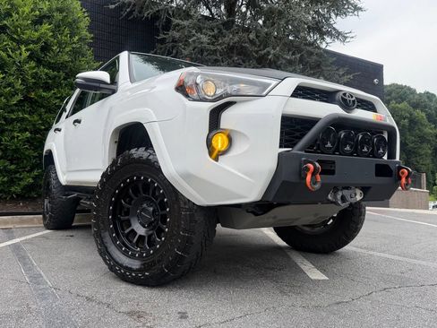 Used 2017 Toyota 4Runner TRD Off-Road Premium AWD/4WD image 8