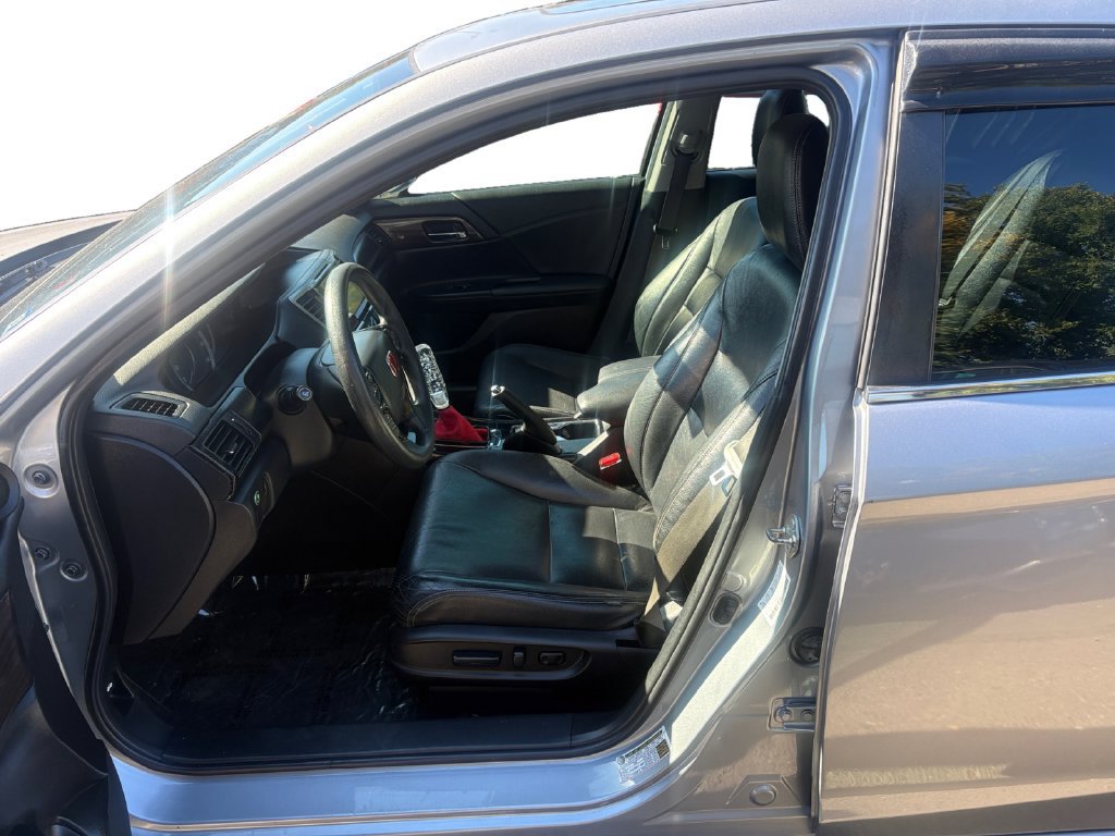 Used 2017 Honda Accord EX image 10