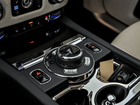 Used 2016 Rolls-Royce Ghost RWD image 39