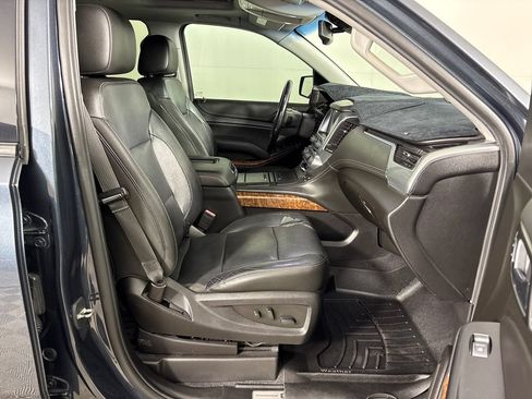 Used 2019 Chevrolet Suburban Premier AWD/4WD image 6