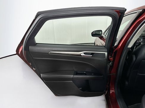 Used 2014 Ford Fusion SE w/ Equipment Group 202A image 23