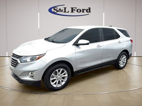 Used 2018 Chevrolet Equinox LT image 2