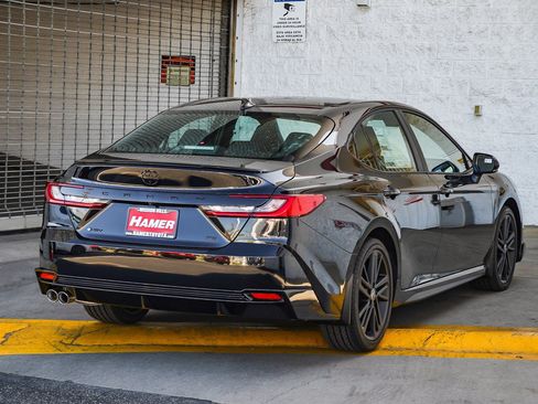 New 2026 Toyota Camry Hybrid FWD image 7