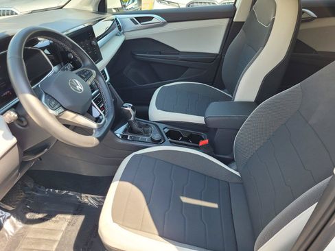 Certified 2025 Volkswagen Taos SE w/ Panoramic Sunroof Package AWD/4WD image 21