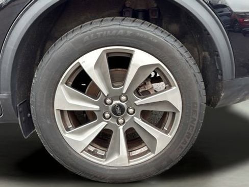 Used 2025 Ford Escape Platinum image 11