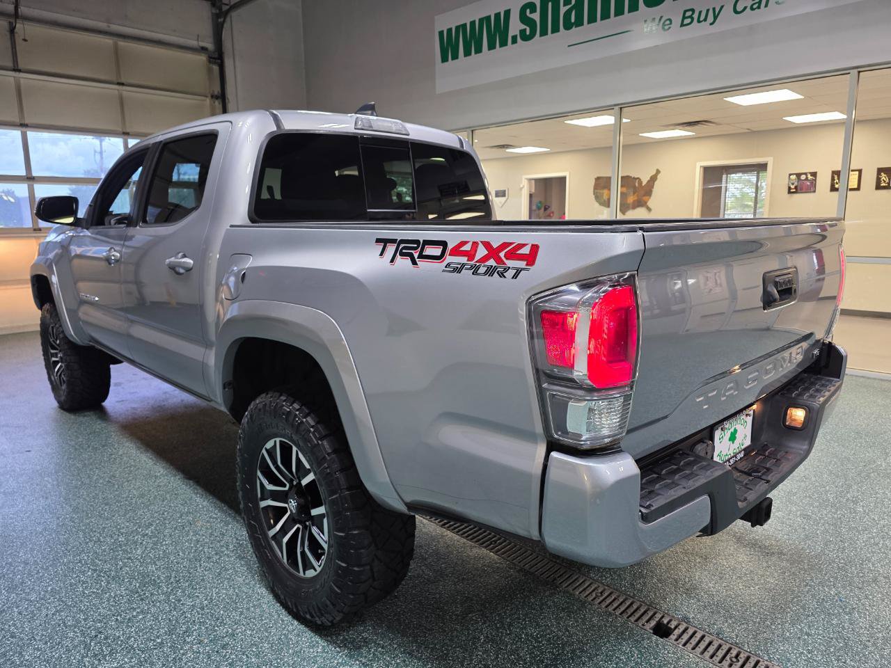 Used 2020 Toyota Tacoma TRD Sport AWD/4WD image 9