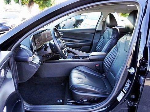Used 2023 Hyundai Elantra Limited FWD image 13