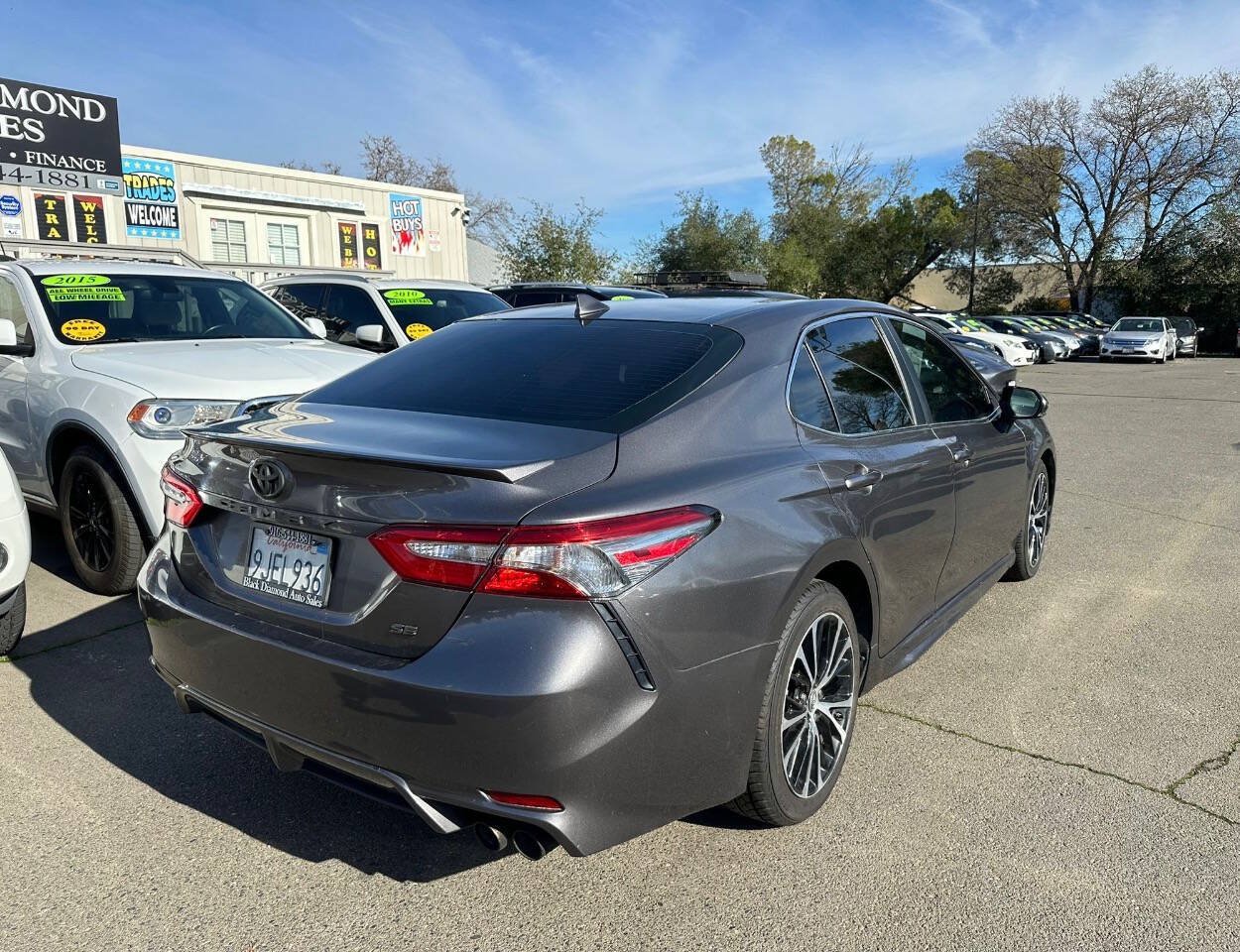 Used 2019 Toyota Camry SE w/ Convenience Package FWD image 8