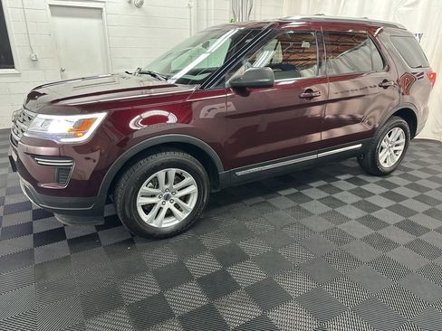Used 2018 Ford Explorer XLT image 5