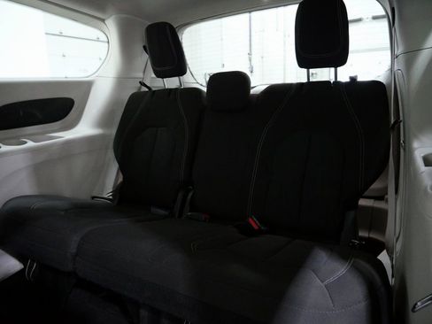Used 2022 Chrysler Voyager LX image 23