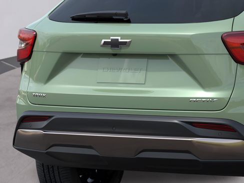 New 2026 Chevrolet Trax ACTIV w/ Sunroof Package FWD image 24