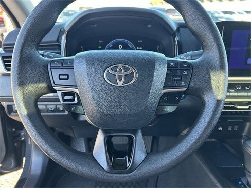 Used 2025 Toyota Camry LE image 24