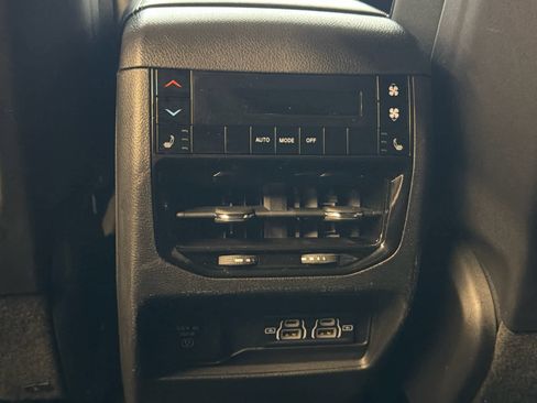 Used 2024 Jeep Grand Cherokee L Limited w/ Luxury Tech Group II image 25