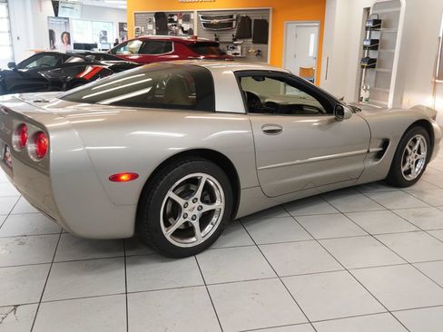 Used 2002 Chevrolet Corvette Coupe w/ Preferred Equipment Group1 RWD image 12