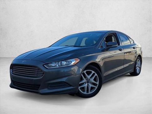 Used 2015 Ford Fusion SE image 1
