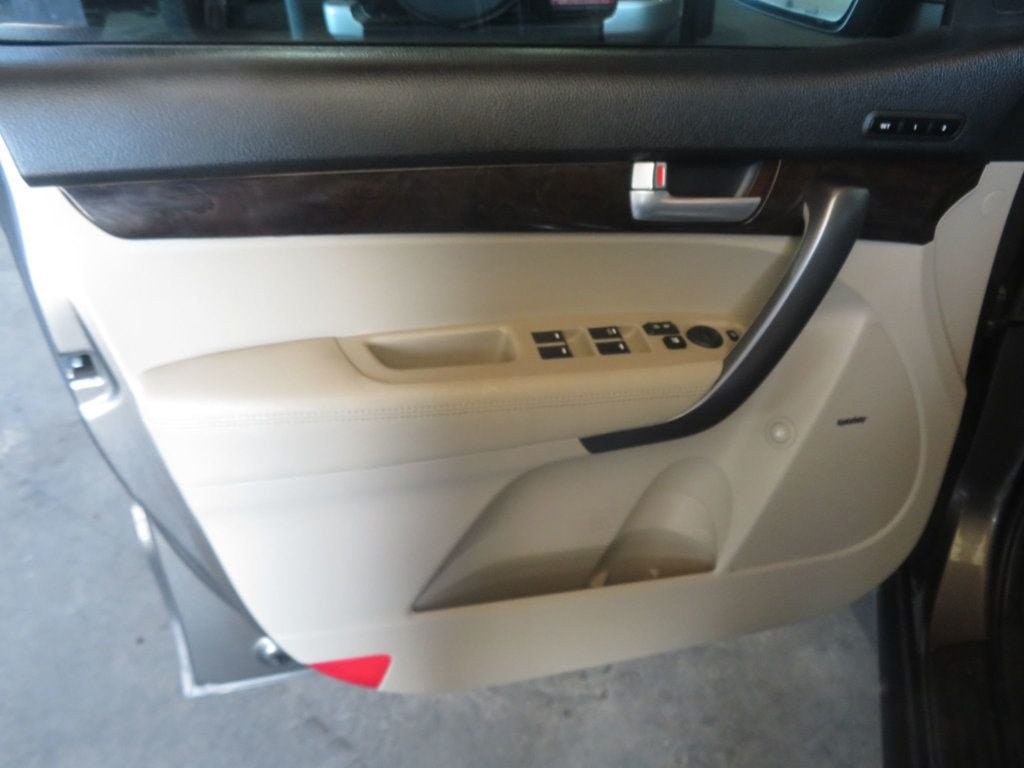 Used 2014 Kia Sorento EX w/ EX V6 Touring Package FWD image 16