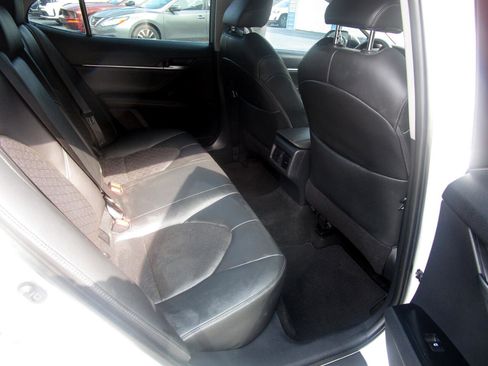 Used 2018 Toyota Camry XSE image 27