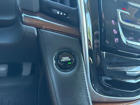 Used 2018 Cadillac Escalade Premium Luxury AWD/4WD image 27